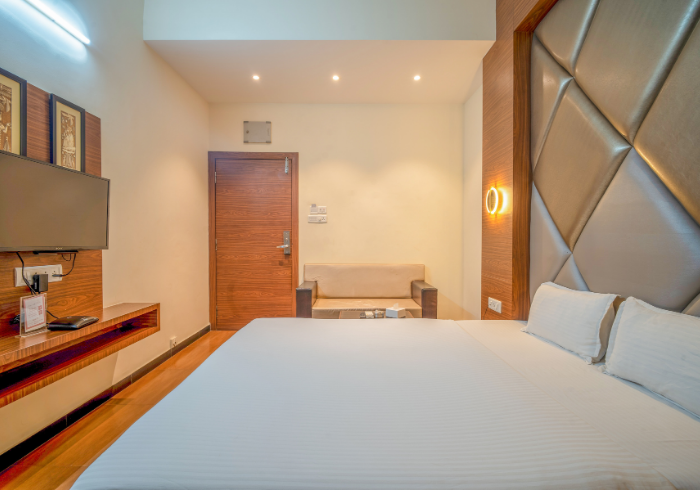 Air conditioned Deluxe room with diamond headboard