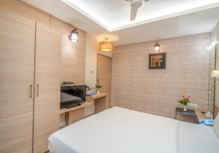 Spacious Deluxe room with fridge and wardrobe