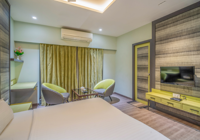 Deluxe room king size bed and seating corner