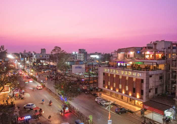 Hotel Varun in Guna city centre at sunset