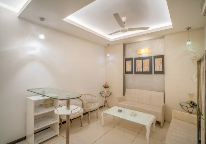 Suite living room with sofa and table