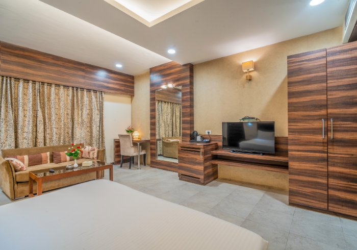 Super Deluxe room with TV and wardrobe