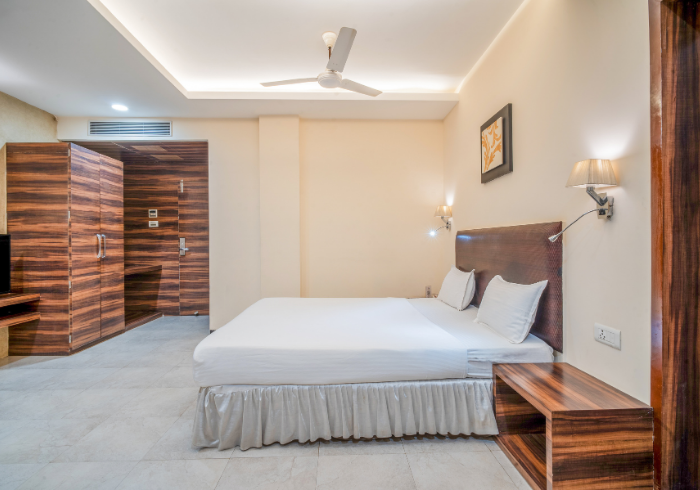 Super Deluxe room at Hotel Varun Guna