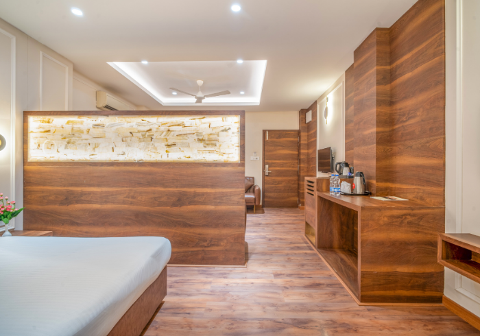 Super Deluxe room with wooden partition and desk
