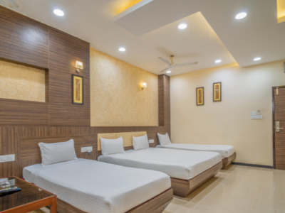 Comfortable Family Room for a relaxing stay in Guna