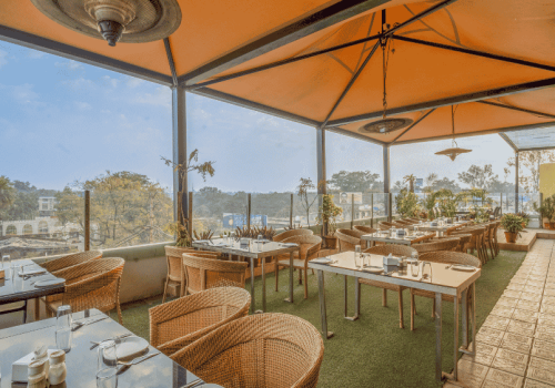 Open-air rooftop restaurant in Guna during the evening