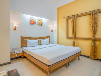 Spacious Deluxe Room near Bus Stand Guna