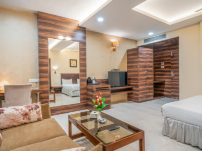 Well-furnished Super Deluxe Room at Hotel Varun Guna